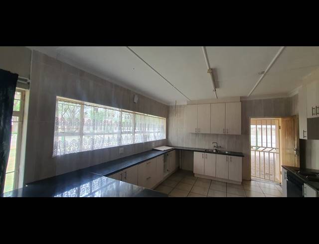3 BEDROOM HOUSE TO LET IN ARCON PARK